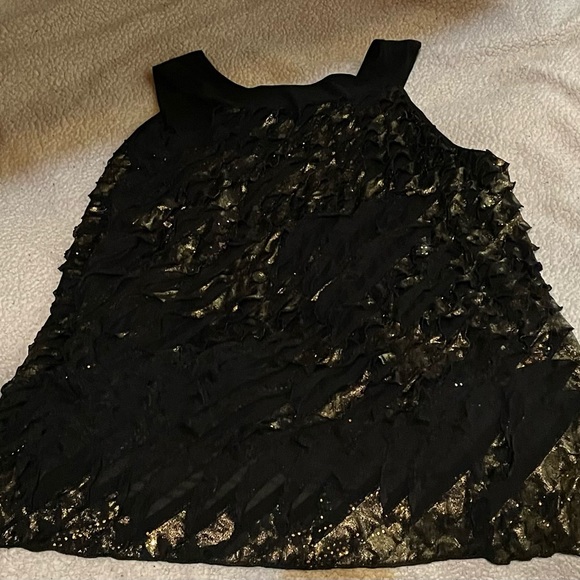 Woman’s frilly Tank Top! Black with gold inlay metallic! Size 2 X- pre owned - Picture 4 of 9
